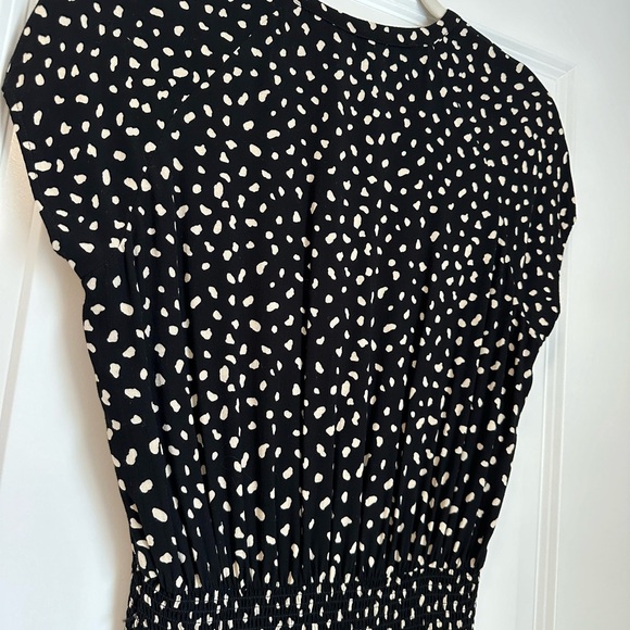 Super Cute mini dress! Short sleeves. Buttons details on the front! - Picture 9 of 9